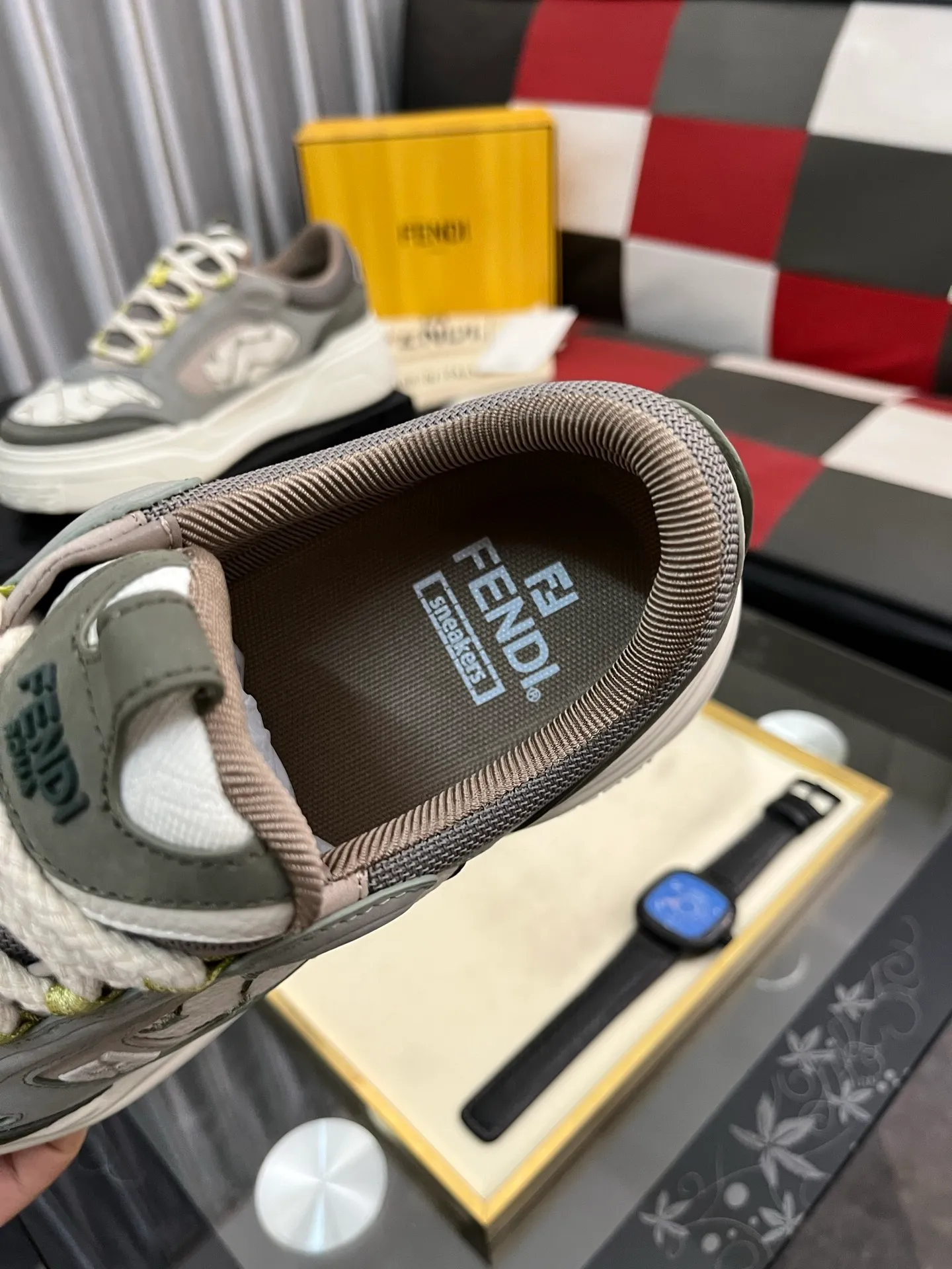 Men's Men's Shoes 💰700⌚️⌚️(Higher version) [Fendi] Fendi's latest casual shoes for men! Available at counters simultaneously! A one-to-one replica of the original. Made entirely of imported top-grain calfskin, the interior is made of top-grain water-dyed cowhide, and the original factory-supplied rubber outsole. Leading new fashion concepts. Matching code: 38-44. 45 can be customized and non-returnable!